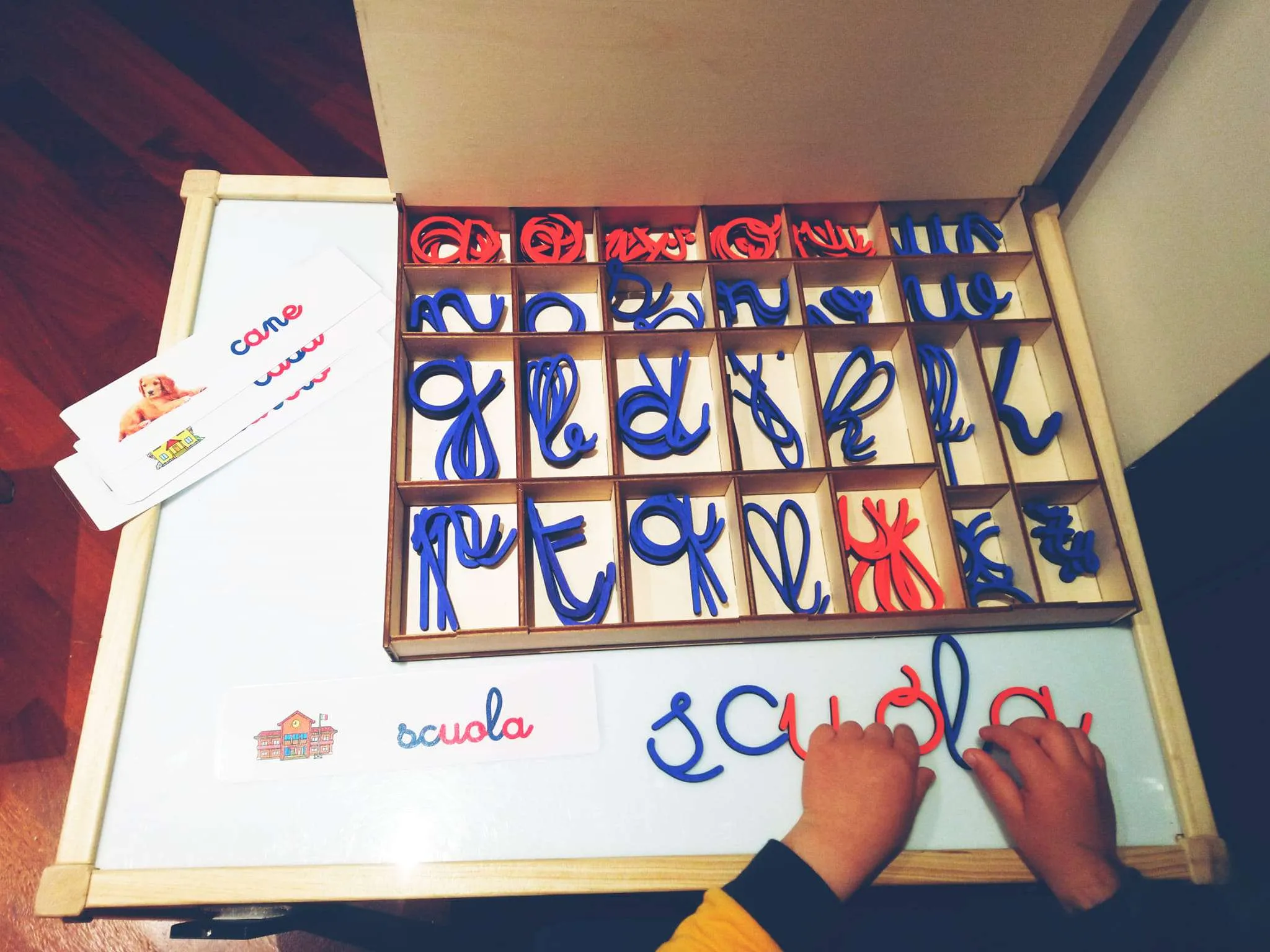 KIT ALFABETARIO MOBILE MONTESSORI IN LEGNO - immagine 8