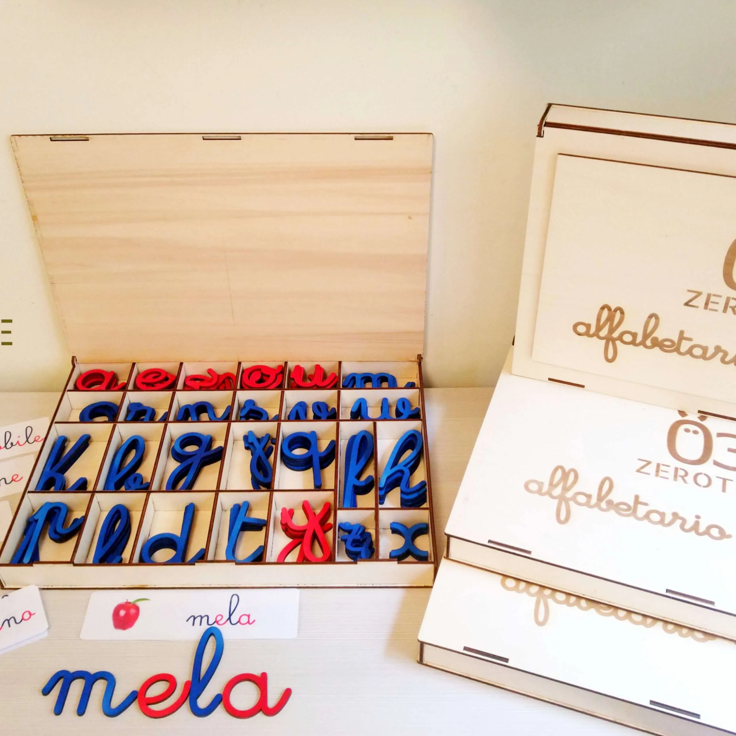 KIT ALFABETARIO MOBILE MONTESSORI IN LEGNO - immagine 3